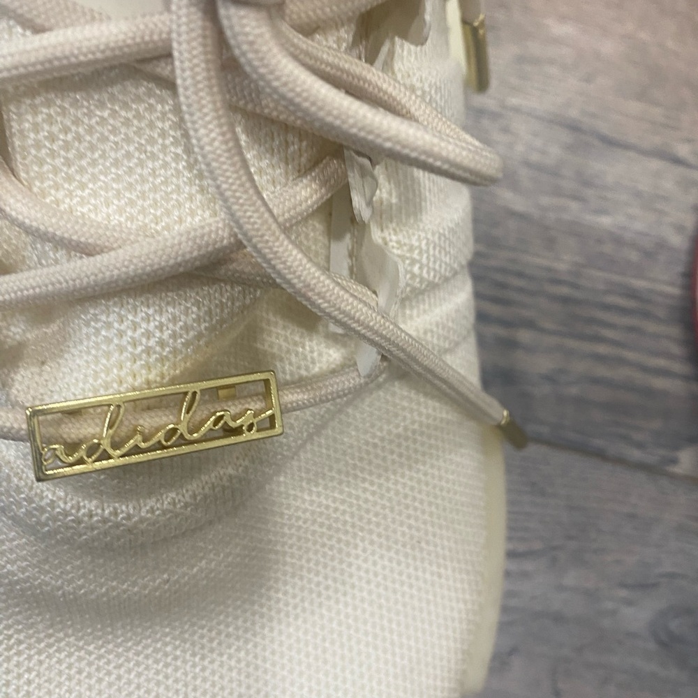 Adidas NMD R1 Valentine’s sneaker - Picture 13 of 14